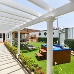 Jacuzzi & Garden Holiday home