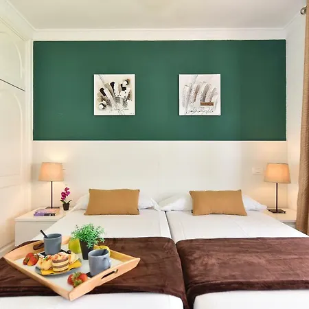 펜션 Jacuzzi & Garden